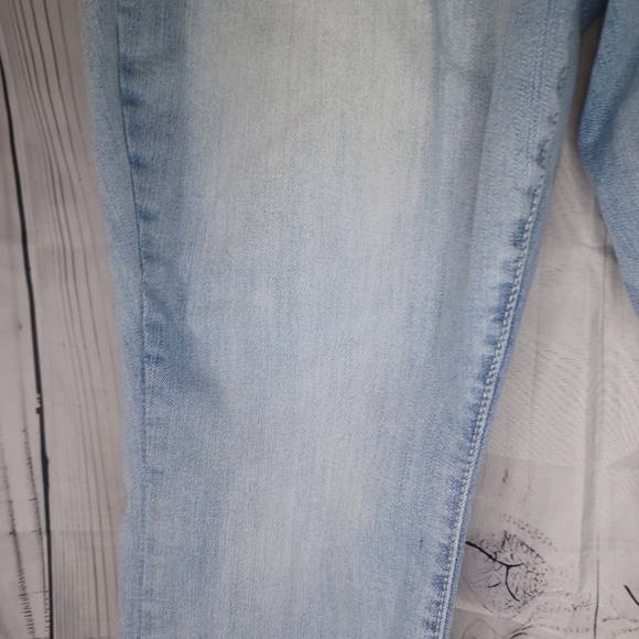 Torrid High Rise Curvy Faded Blue Women's Jeans - Picture 9 of 13